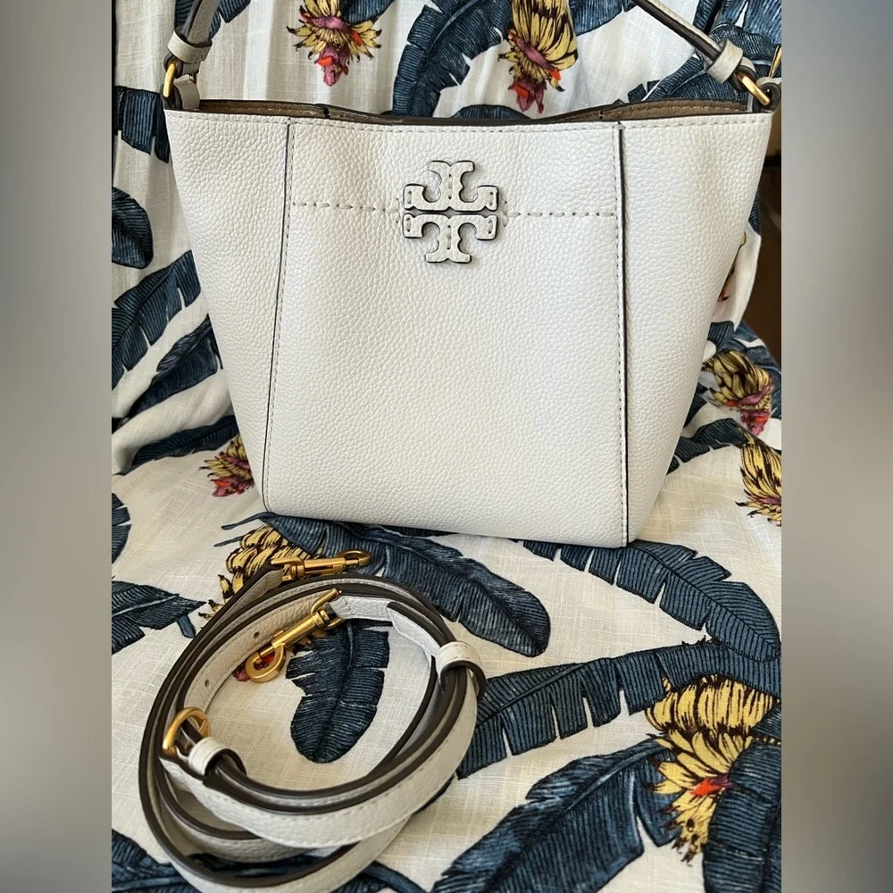 TORY BURCH White Mcgraw Bucket with Cross Body Strap & Dust bag